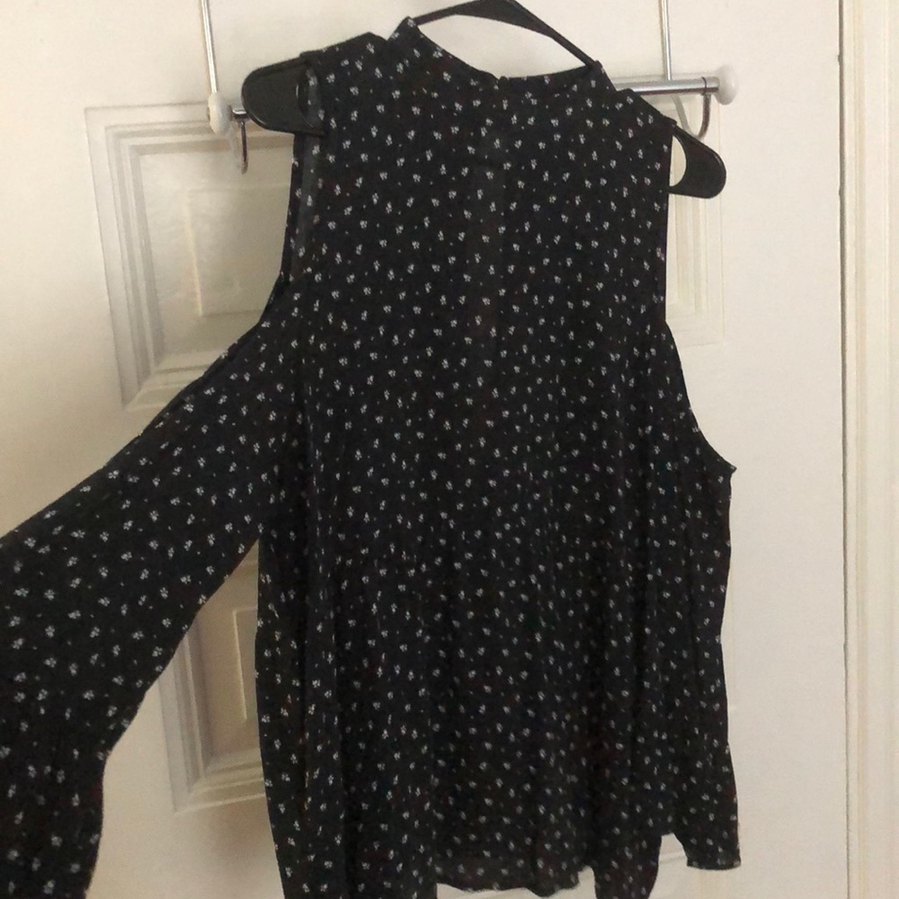 American Eagle cold shoulder top